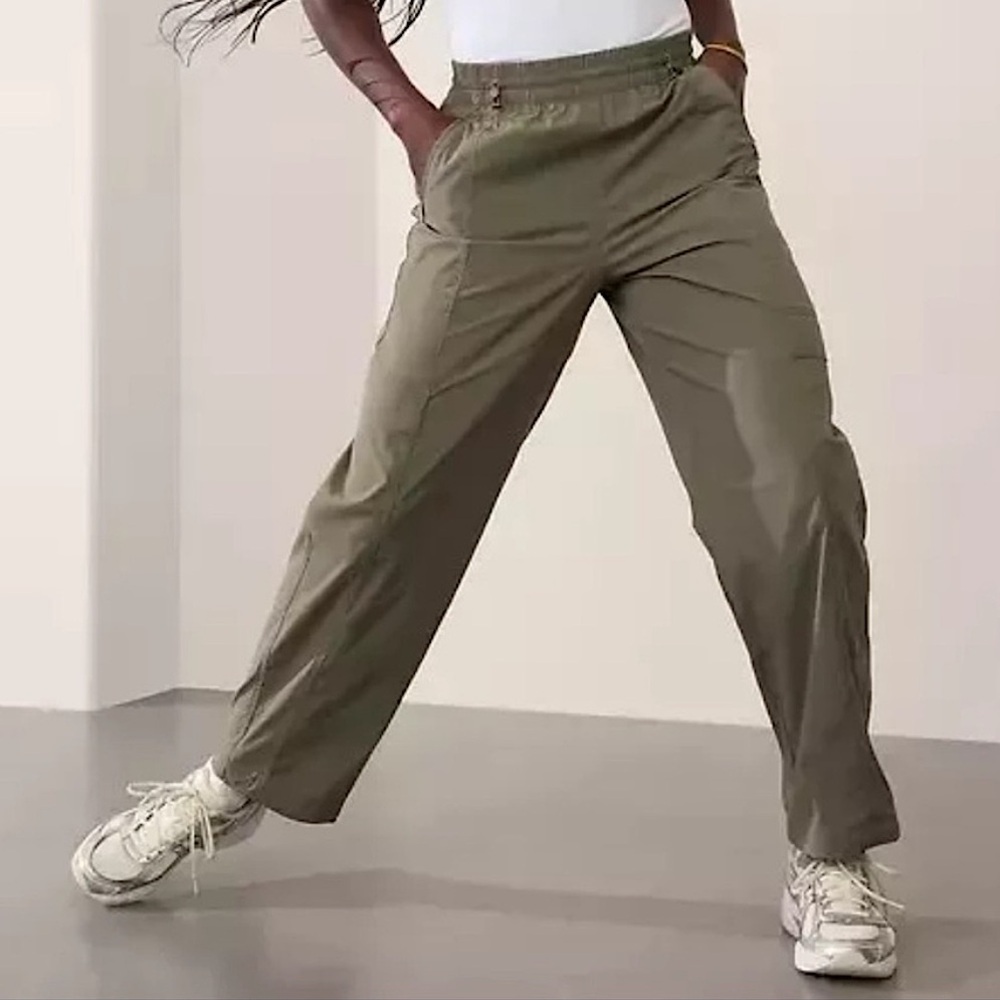 Athleta Cascade Cargo Poplin Cinch Wide Leg Pant Moss Green‎ Medium